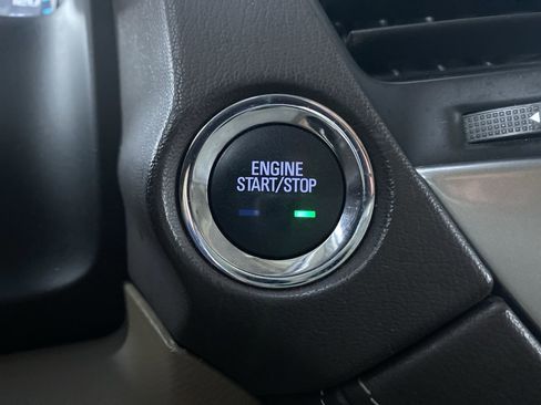 Used 2019 Chevrolet Suburban LT w/ LT Signature Package AWD/4WD image 9