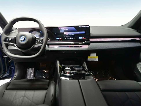 Used 2026 BMW i5 eDrive40 w/ Premium Package image 10