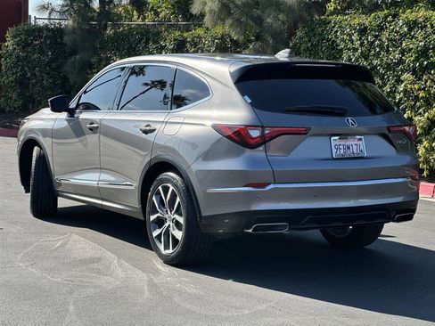 Certified 2023 Acura MDX FWD w/ Technology Package image 4