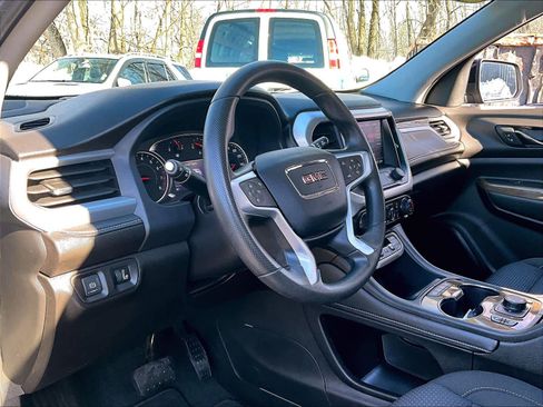 Used 2023 GMC Acadia SLE w/ Driver Convenience Package image 8