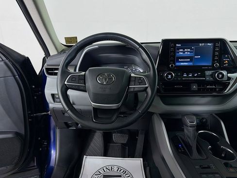 Used 2022 Toyota Highlander XLE AWD/4WD image 20