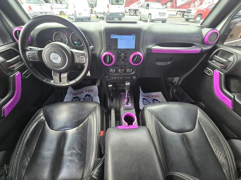 Used 2018 Jeep Wrangler Unlimited Sahara AWD/4WD image 11