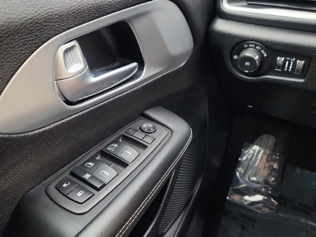 Used 2024 Chrysler Pacifica Touring FWD image 37