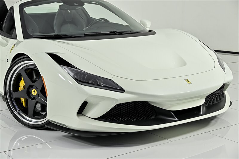 Used 2022 Ferrari F8 Tributo RWD image 2