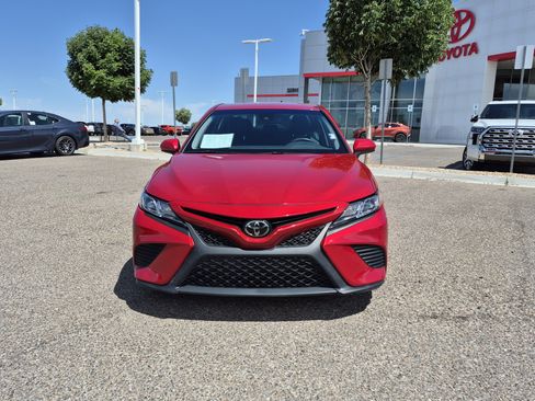 Used 2019 Toyota Camry SE FWD image 8