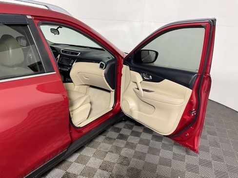Used 2015 Nissan Rogue SL w/ SL Premium Package image 29