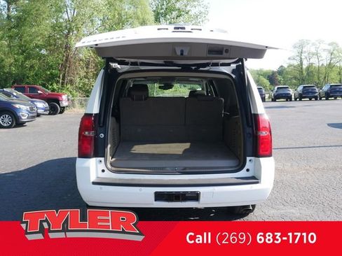 Used 2019 Chevrolet Suburban LT w/ LT Signature Package AWD/4WD image 14