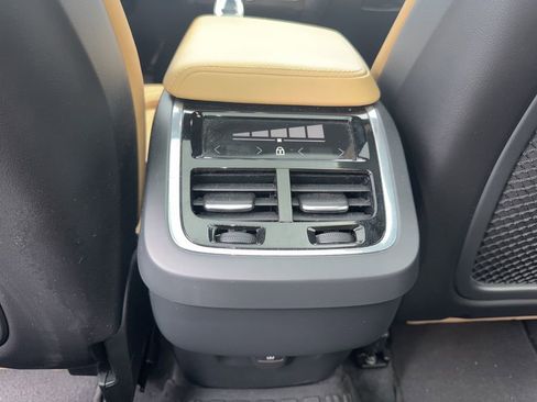 Used 2023 Volvo XC60 B5 Ultimate w/ Protection Package image 8