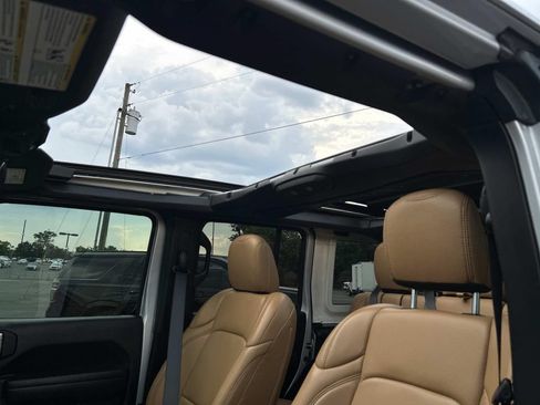 Used 2024 Jeep Wrangler Unlimited AWD/4WD image 28