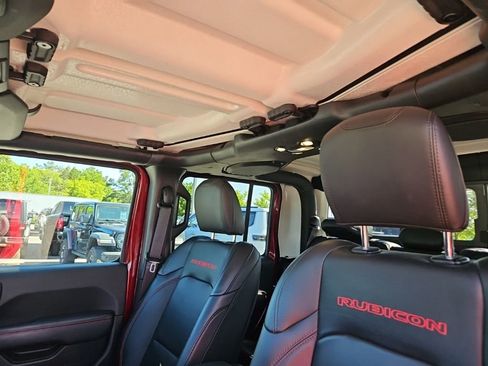 Used 2021 Jeep Gladiator Rubicon AWD/4WD image 17