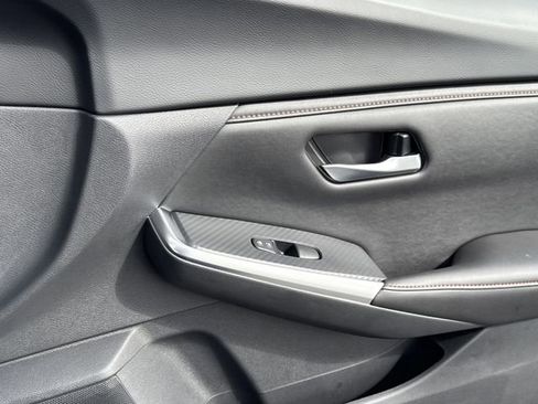 Used 2025 Nissan Sentra SR w/ SR Premium Package image 22