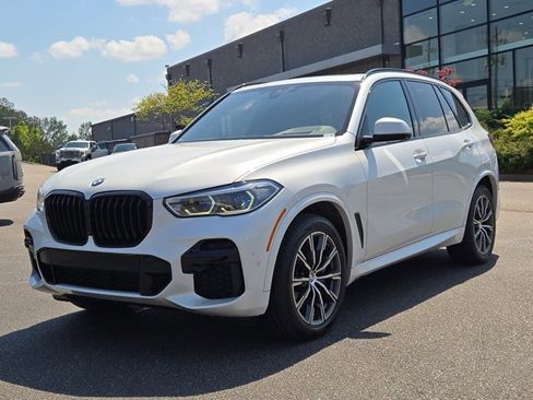 Used 2022 BMW X5 xDrive40i w/ M Sport Package AWD/4WD image 1
