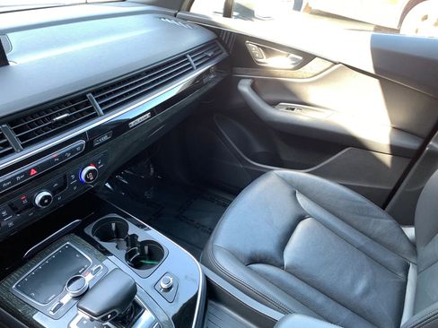 Used 2019 Audi Q7 3.0T Premium w/ Towing Package AWD/4WD image 17