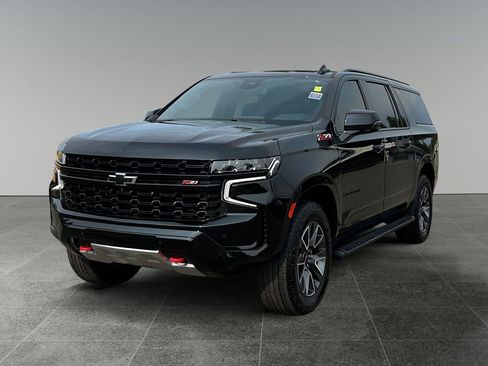 Used 2024 Chevrolet Suburban Z71 w/ Luxury Package image 3