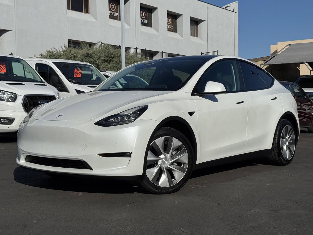 Used 2021 Tesla Model Y Long Range AWD/4WD image 2