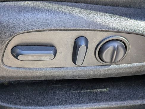 Used 2023 GMC Terrain SLT w/ Infotainment Package II FWD image 19