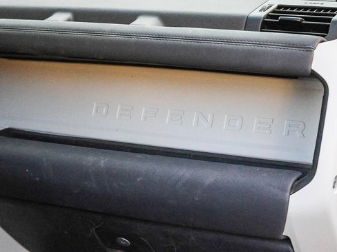Certified 2025 Land Rover Defender 110 X-Dynamic SE AWD/4WD image 12