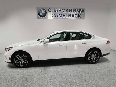 New 2026 BMW i5 eDrive40 image 3