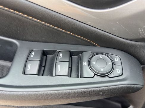 Used 2018 Chevrolet Traverse LT image 23