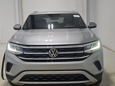 Used 2022 Volkswagen Atlas Cross Sport SE AWD/4WD image 2