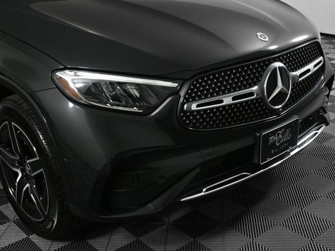 Used 2025 Mercedes-Benz GLC 300 4MATIC image 35