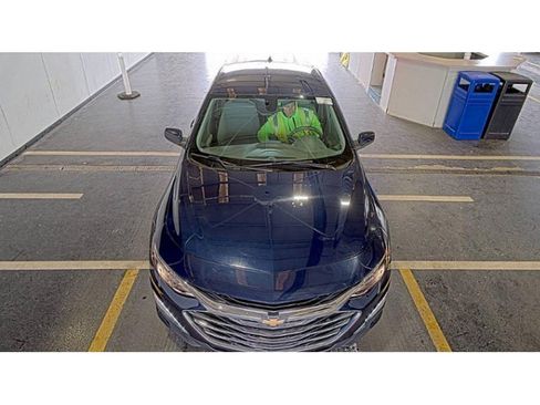 Used 2021 Chevrolet Malibu LT image 2