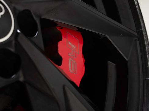 Used 2022 Audi R8 V10 w/ Premium Package RWD image 35