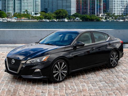 Used 2020 Nissan Altima 2.5 SR image 1