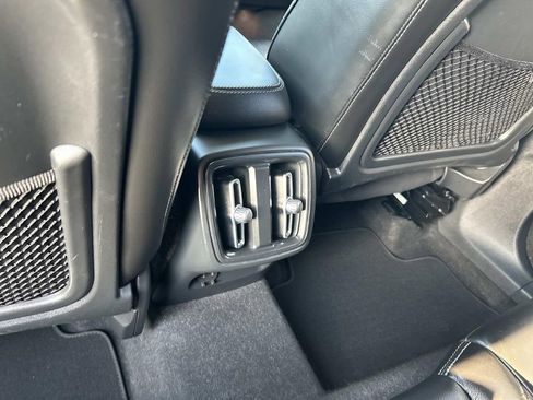 Used 2022 Volvo XC40 T5 Momentum image 20