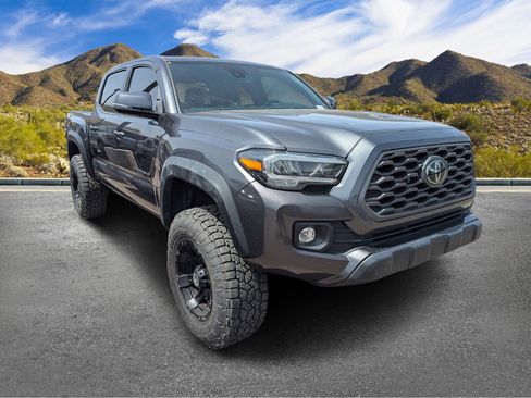 Used 2021 Toyota Tacoma TRD Off-Road w/ Technology Package AWD/4WD image 4