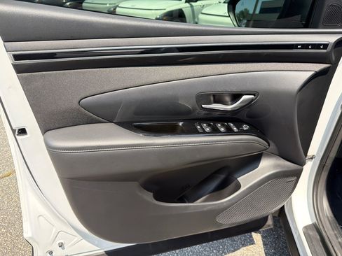 Certified 2022 Hyundai Tucson Limited AWD/4WD image 11