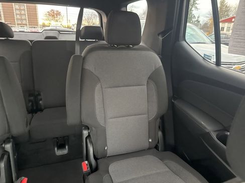 Used 2023 Chevrolet Traverse LT image 16