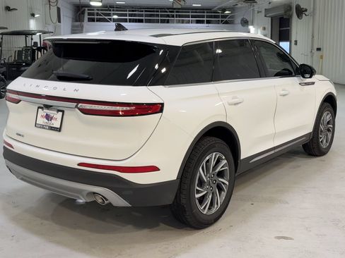 New 2026 Lincoln Corsair Premiere w/ Rear Removable Package Tray FWD image 9