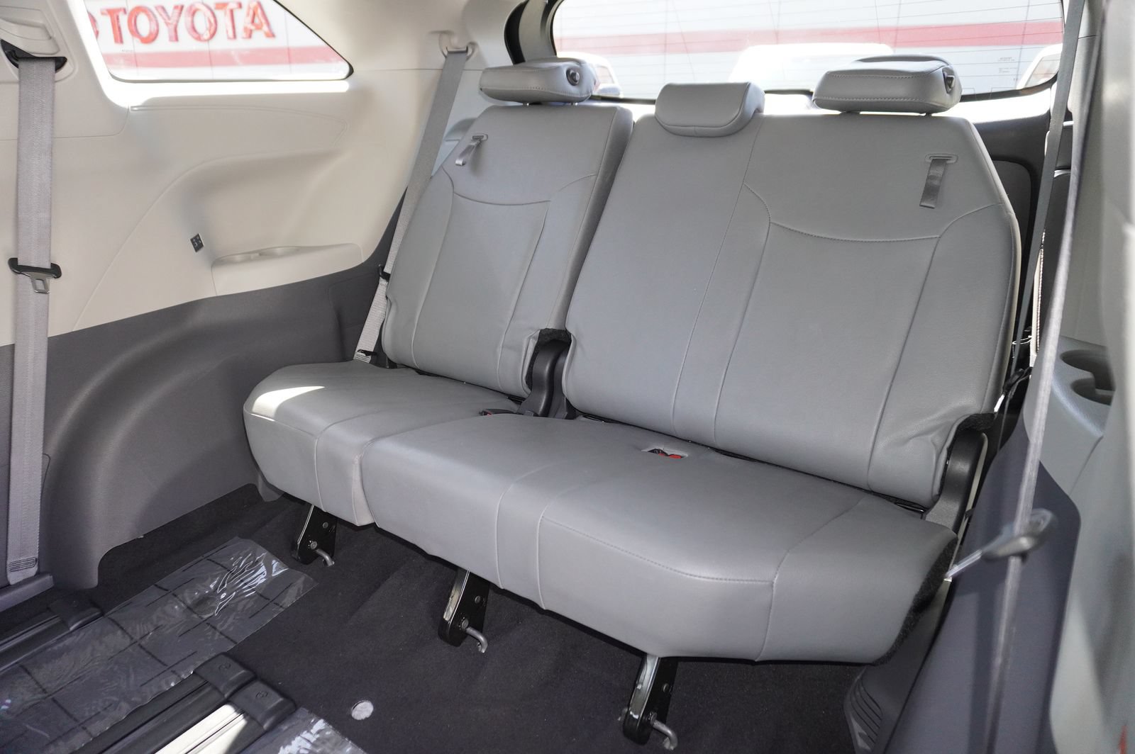 Certified 2023 Toyota Sienna XLE FWD image 11