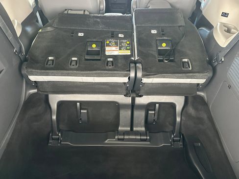 Used 2024 Toyota Sienna XLE image 17