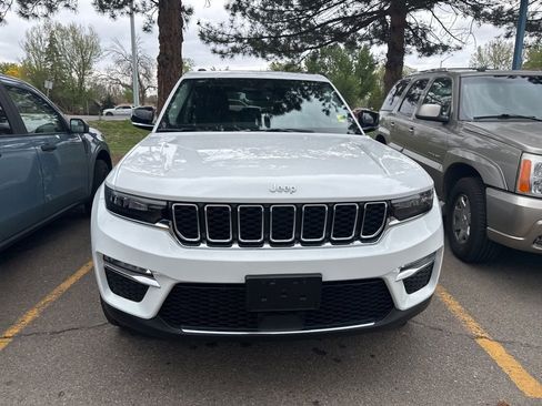 Used 2023 Jeep Grand Cherokee Limited w/ Trailer Tow Prep Group (B) AWD/4WD image 4