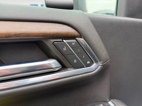 Used 2024 Chevrolet Silverado 2500 High Country image 17