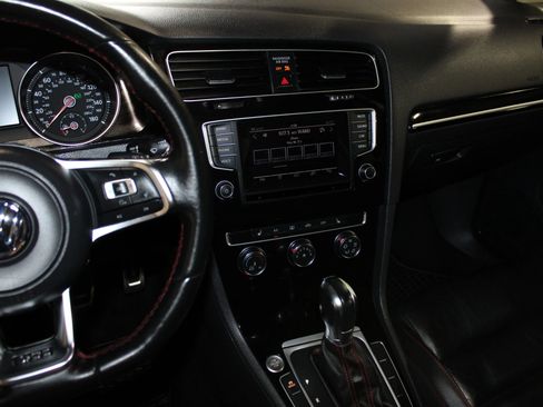Used 2015 Volkswagen GTI SE FWD image 17