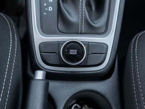 Used 2025 Hyundai Venue SEL image 27