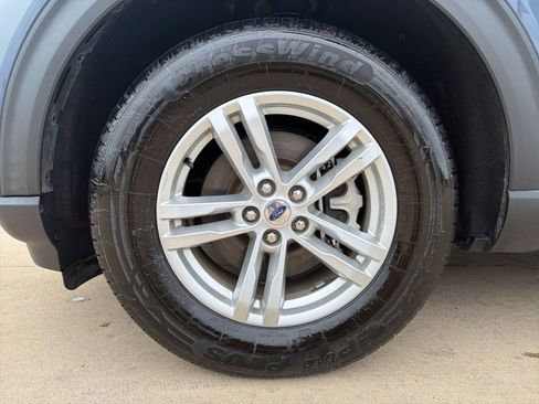 Used 2021 Ford Explorer XLT w/ Equipment Group 202A AWD/4WD image 9