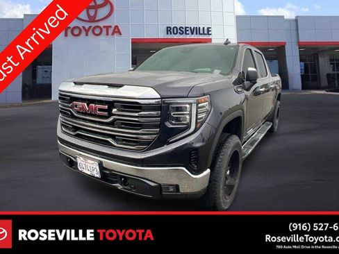Used 2022 GMC Sierra 1500 SLT w/ SLT Premium Package image 1