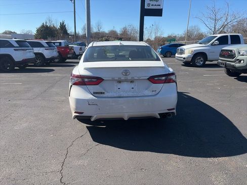 Used 2022 Toyota Camry SE image 6