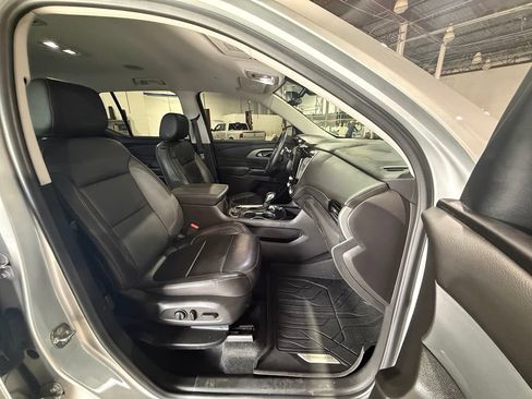 Used 2021 Chevrolet Traverse LT w/ LT Premium Package AWD/4WD image 14