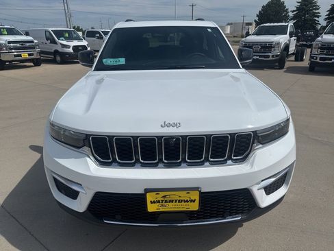 Used 2025 Jeep Grand Cherokee Limited w/ Luxury Tech Group II AWD/4WD image 3