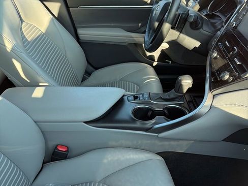 Used 2024 Toyota Camry SE FWD image 11