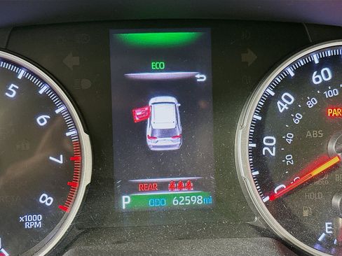 Used 2020 Toyota RAV4 LE image 18