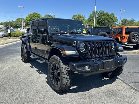 Used 2023 Jeep Gladiator Overland AWD/4WD image 2
