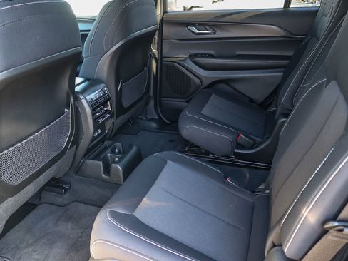 Used 2025 Jeep Grand Cherokee L Laredo RWD image 18