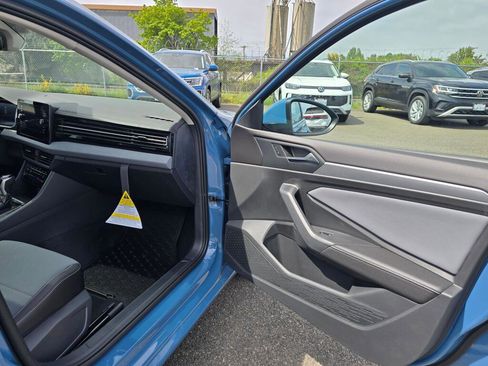 New 2026 Volkswagen Jetta SE FWD image 40
