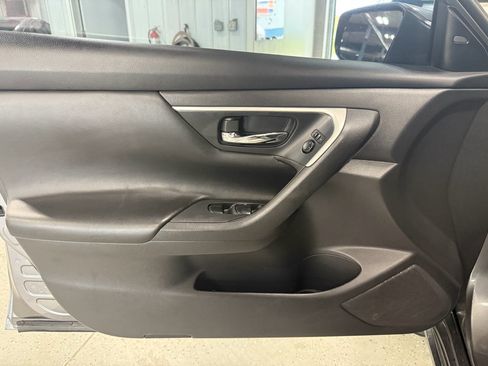 Used 2017 Nissan Altima 2.5 SV FWD image 11